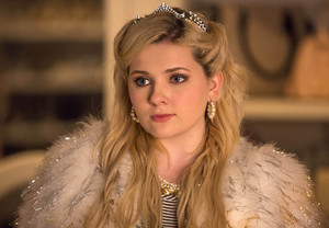  Abigail Breslin as Chanel 5 / Libby Putney in Scream Queens - 'Thanksgiving'