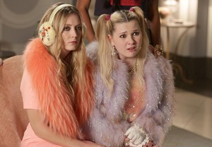  Abigail Breslin as Chanel 5 / Libby Putney in Scream Queens - 'The Final Girl(s)'