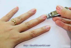  Cut your nail according