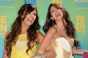  Demi Lovato and Selena Gomez at Teen Choice Awards 2011 640x426