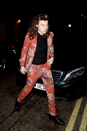  Harry Arriving at the लंडन Edition hotel