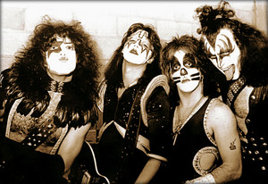  KISS ~Chattanooga, Tennessee…September 10, 1975 (Alive! Tour)