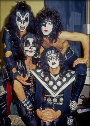  吻乐队（Kiss） (NYC) March 21, 1975 (Beacon Theater-Dressed To Kill tour)﻿