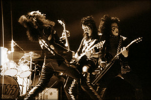  吻乐队（Kiss） (NYC) New Year’s Eve…December 31, 1973