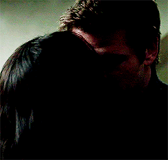  Katniss and Gale - Kiss