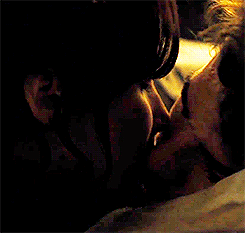  Katniss and Gale - Kiss