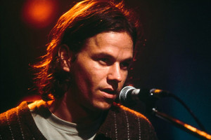  Mark Walhberg as Chris 'Izzy' Cole in Rock ngôi sao
