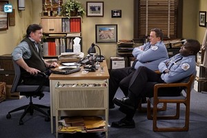 Mike and Molly - 6.01 - Cops on the Rocks - Promotional Photos