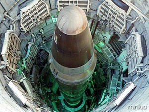  missil nuclear thumb