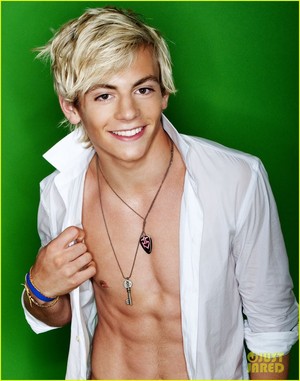  ross lynch without a overhemd, shirt on