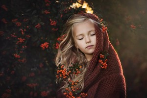  Autumn little girl
