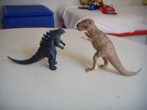 Godzilla e il tirannosauro.JPG