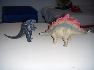 Godzilla e lo stegosauro.JPG