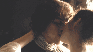  Jamie and Claire kiss