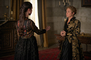 Reign “Bruises That Lie” (3x10) promotional picture