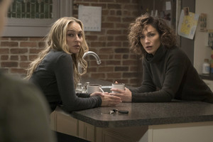  1x11 - The Breach - Tess and Harlee
