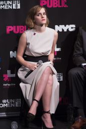  Emma In HeForShe Magenta for International Women's 日 on March 8, 2016 in New York City.