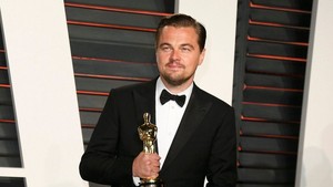  Holding the Oscar