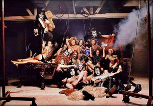  KISS ~Hollywood, California…August 18, 1974 (Hotter Than Hell تصویر shoot outtake)