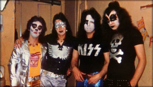  吻乐队（Kiss） ~June 1973 (Bleeker St 18th floor NY)