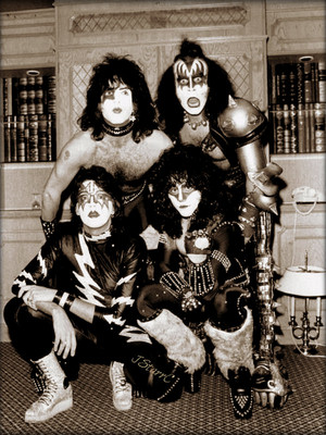  吻乐队（Kiss） ~London, England…November 23, 1982 (Creatures European promo tour)