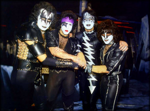  吻乐队（Kiss） ~Manhattan, New York…October 31, 1981