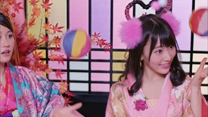  Maeda Atsuko and Miyawaki Sakura - Kimi wa Melody