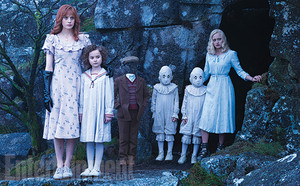  Miss Peregrine's inicial for Peculiar Children - First Stills!