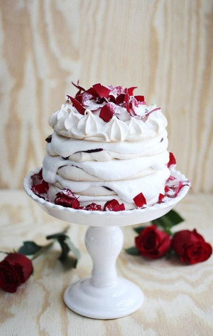  Pavlova Cake