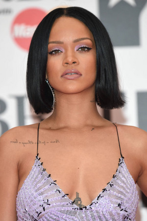  Rihanna, 2016 Brit Awards