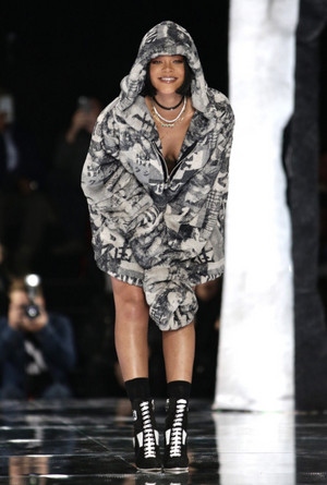  Rihanna, Puma Fashion tampil