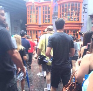  Shawn Mendes at the Harry Potter World