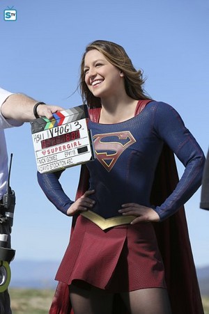  Supergirl - Episode 1.18 - Worlds Finest - Promo and বাংট্যান বয়েজ Pics