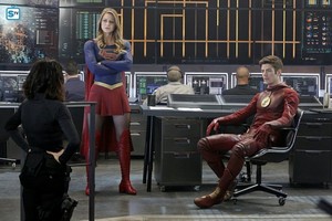  Supergirl - Episode 1.18 - Worlds Finest - Promo and BTS Pics