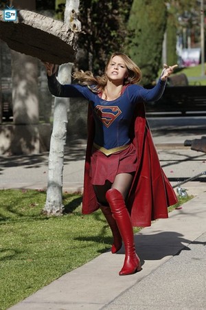  Supergirl - Episode 1.18 - Worlds Finest - Promo and বাংট্যান বয়েজ Pics