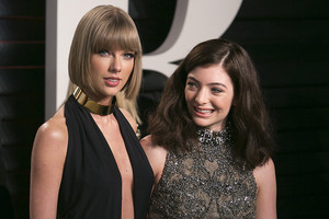 Taylor snel, swift and Lorde attend the 2016 Vanity Fair Oscar Party