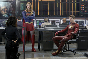  The Flash and Supergirl Crossover Promo