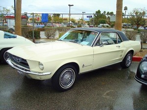  1967- 68 Ford घोड़ा hardtop