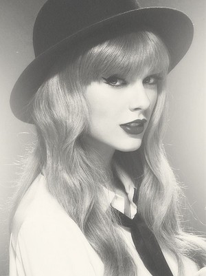  Black and white Tay <3