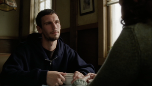  Cory Michael Smith as Kevin Coulson in olijf-, olijf Kitteridge