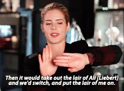  Emily explaining how they filmed the Goth Felicity vs Felicity scenes