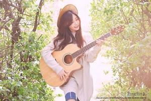  Eunji strums her đàn ghi ta, guitar for bright 'Dream' teaser images!