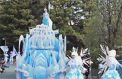  Floats on the Frozen fantasi Parade at Tokyo disney Resort