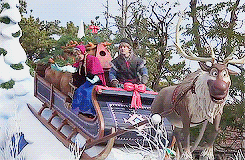  Floats on the Frozen Fantasi Parade at Tokyo Disney Resort