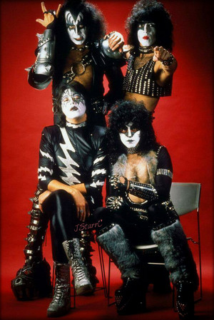  키스 ~Munich, West Germany…November 30, 1982 (Creatures of the Night promo tour)