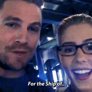  Stephen Amell & Emily Bett Rickards Thank fan for the Ship Of The anno Award.