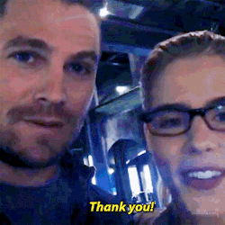  Stephen Amell & Emily Bett Rickards Thank fãs for the Ship Of The ano Award.