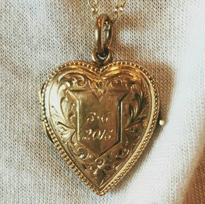 Tays pendant được trao bởi Calvin
