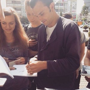  Theo Hutchcraft and fan