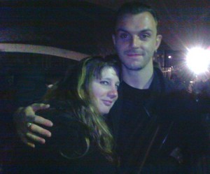  Theo Hutchcraft and 팬